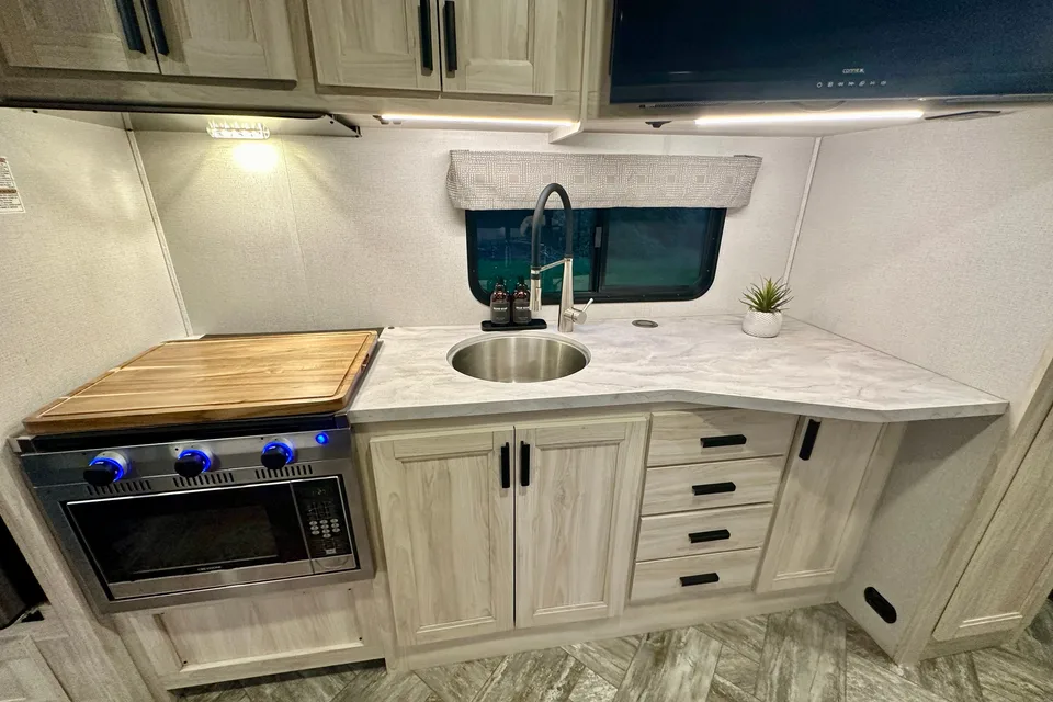 Clean and Comfortable 2023 Forest River Sunseeker LE