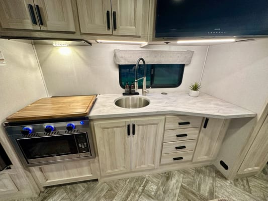 Clean and Comfortable 2023 Forest River Sunseeker LE