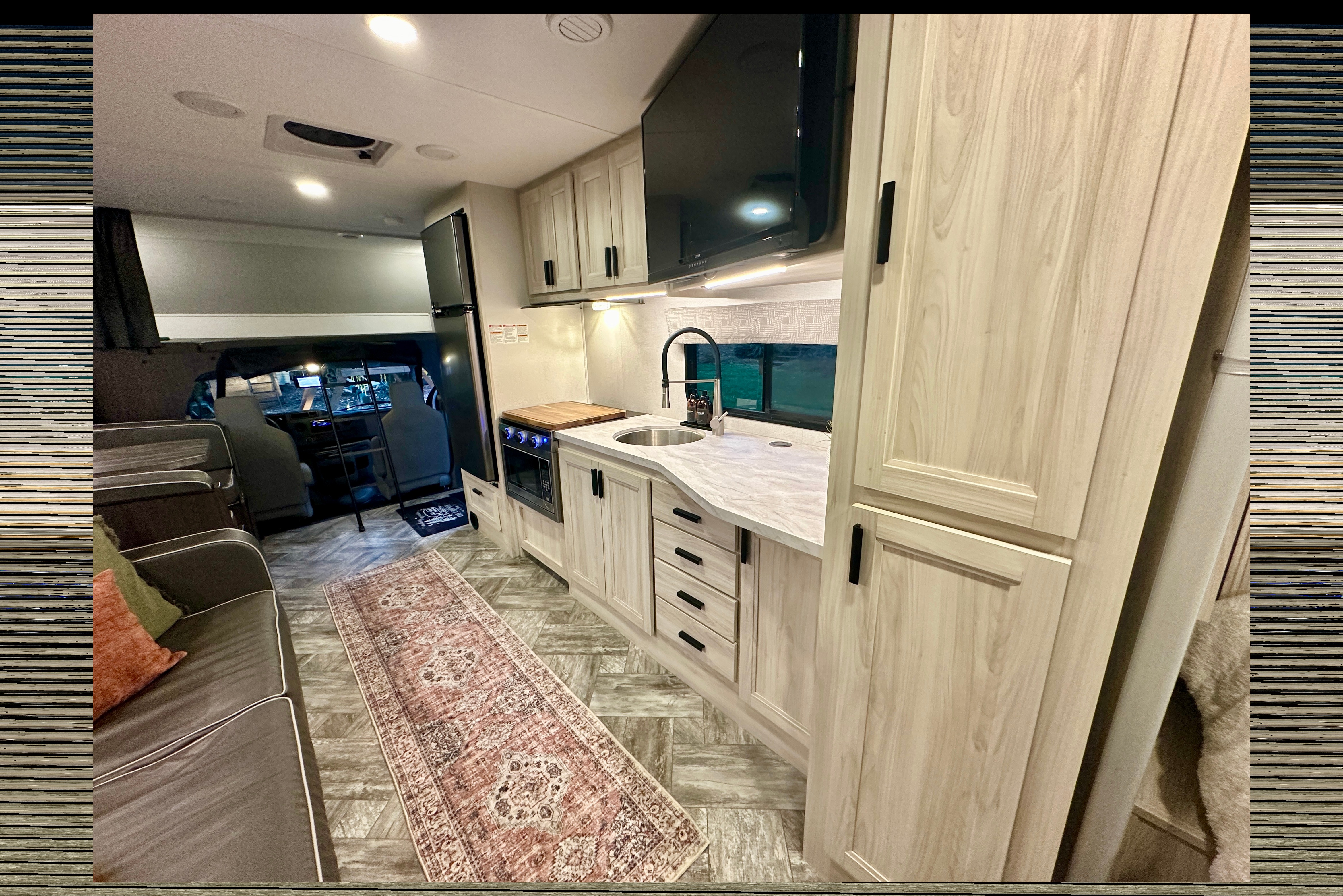 Clean and Comfortable 2023 Forest River Sunseeker LE