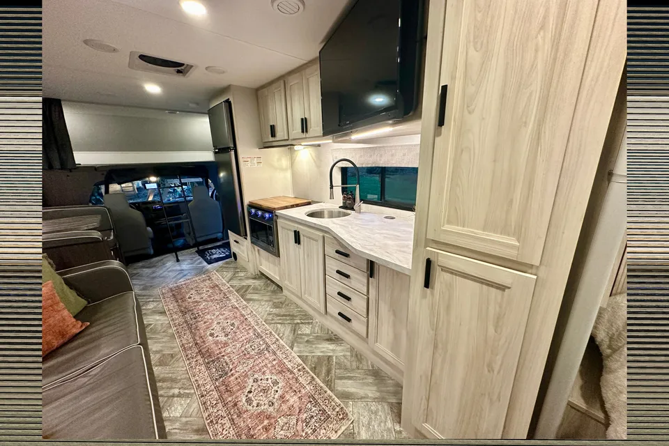 Clean and Comfortable 2023 Forest River Sunseeker LE