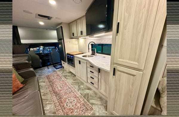 Clean and Comfortable 2023 Forest River Sunseeker LE