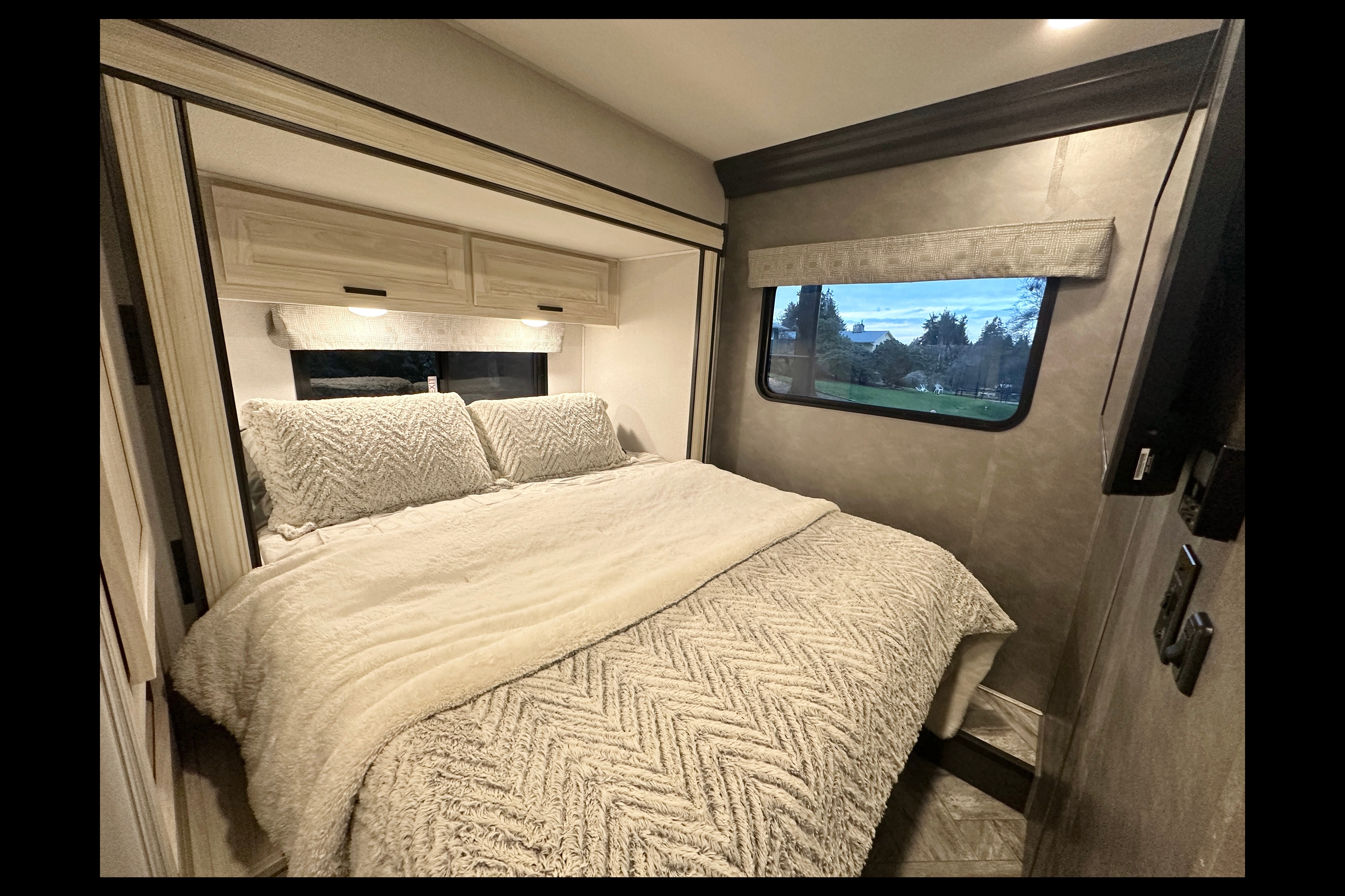 Clean and Comfortable 2023 Forest River Sunseeker LE