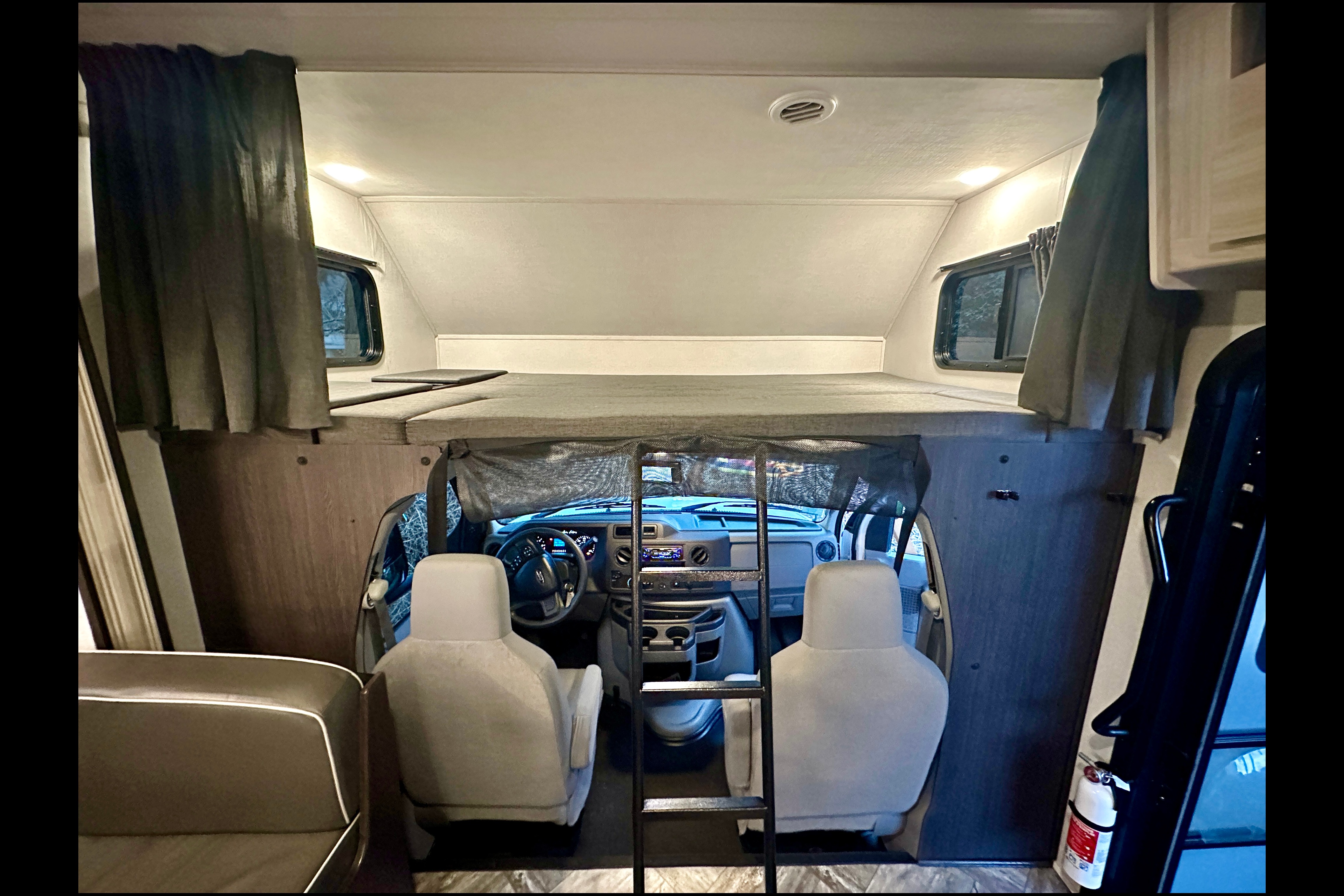 Clean and Comfortable 2023 Forest River Sunseeker LE