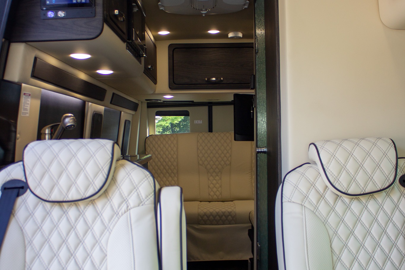 Entourage Elite: Your Ultimate Road Trip Companion!