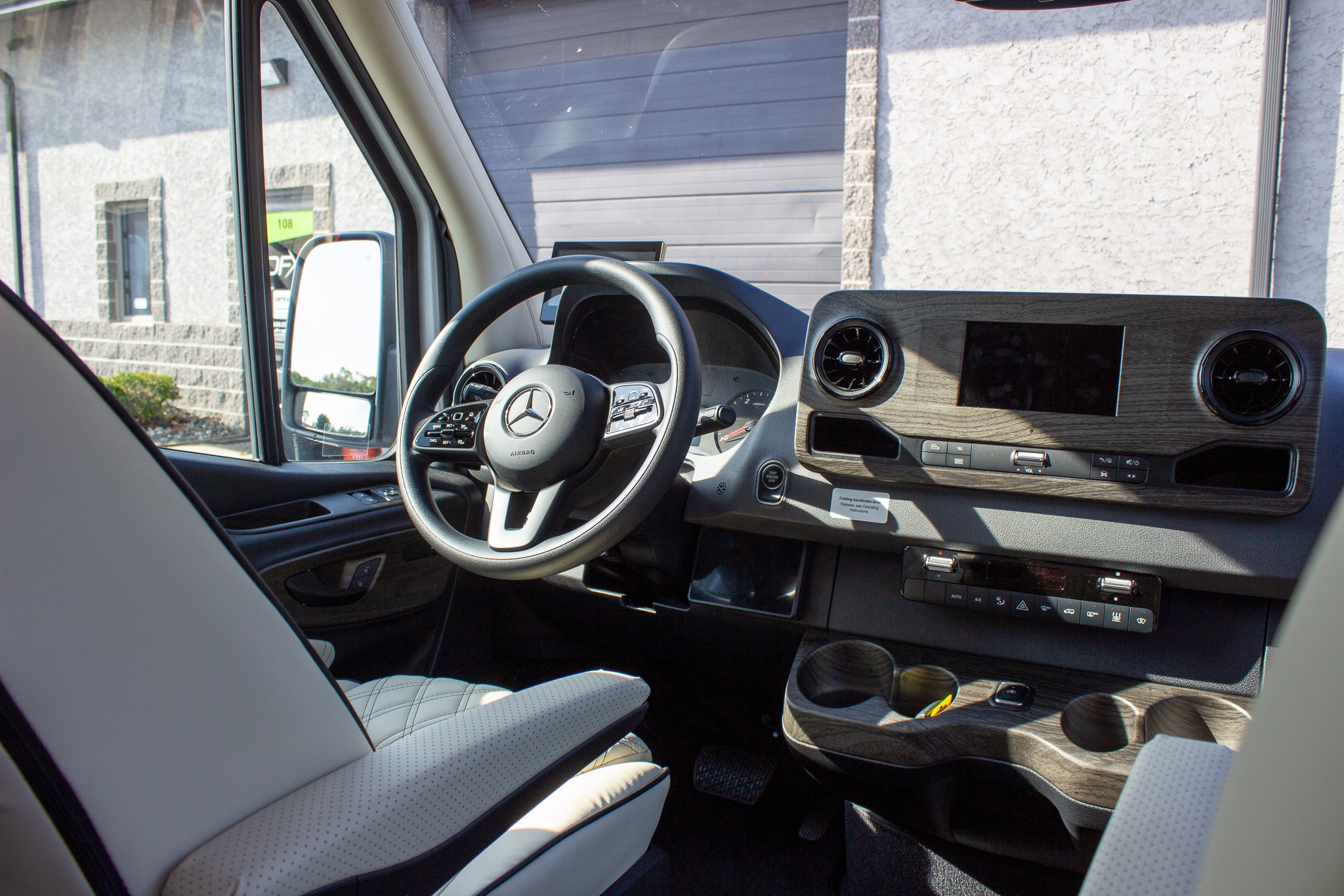 Entourage Elite: Your Ultimate Road Trip Companion!