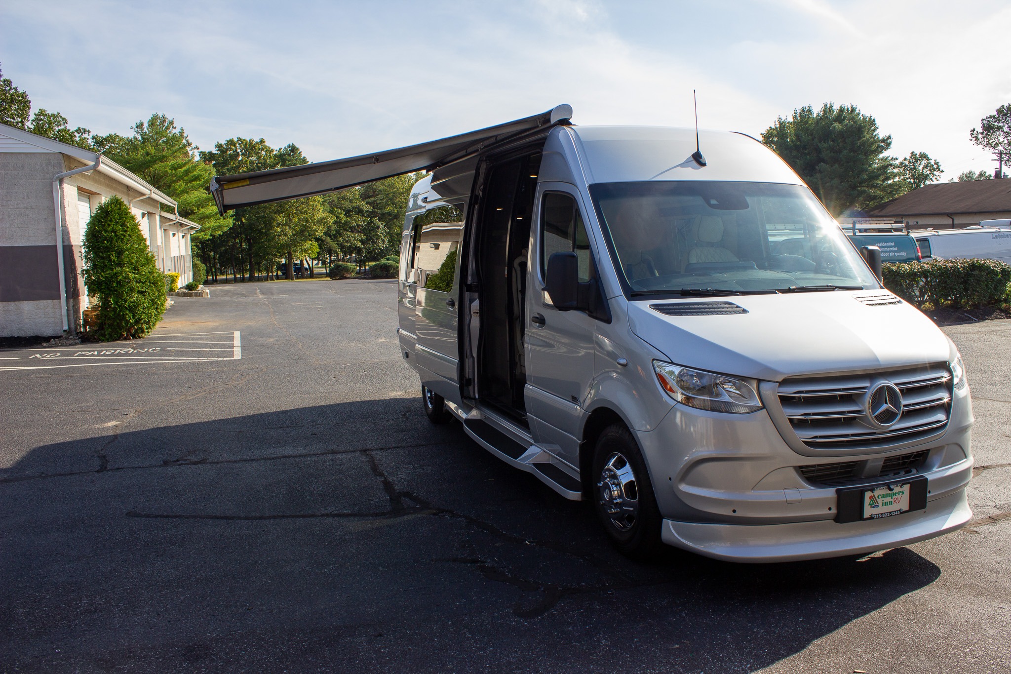 Entourage Elite: Your Ultimate Road Trip Companion!