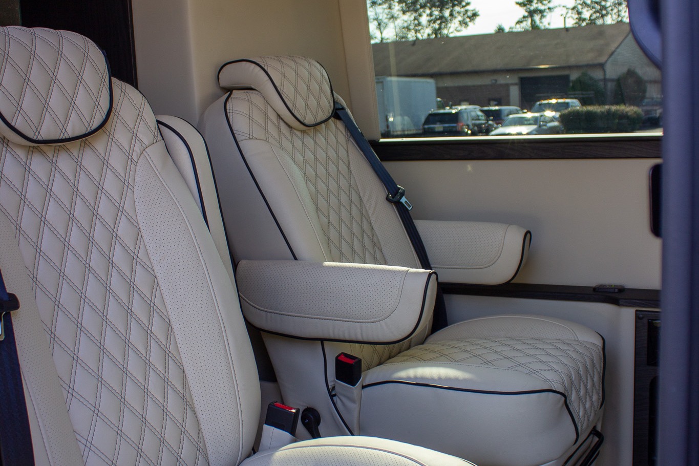 Entourage Elite: Your Ultimate Road Trip Companion!