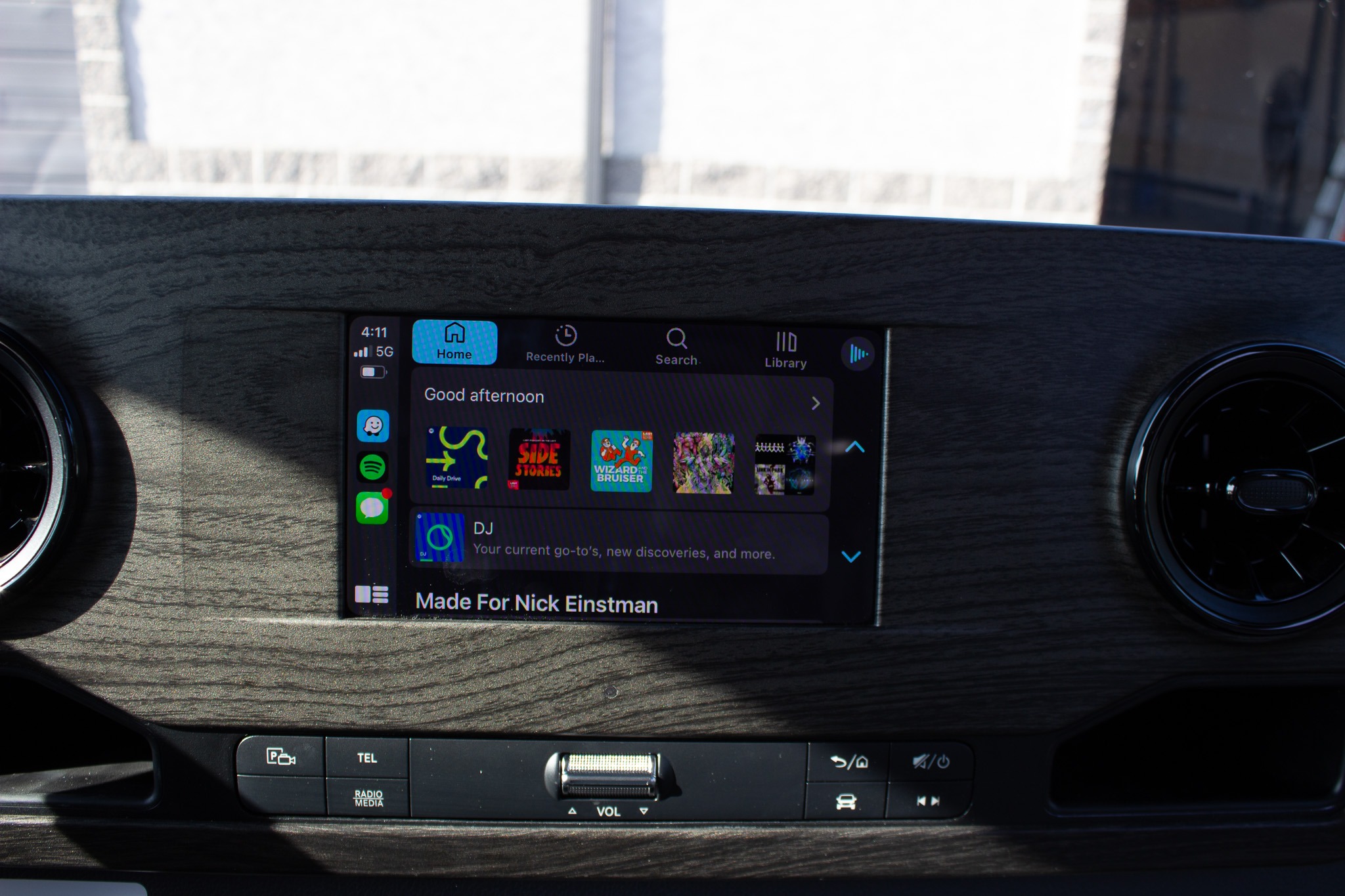 Entourage Elite: Your Ultimate Road Trip Companion!