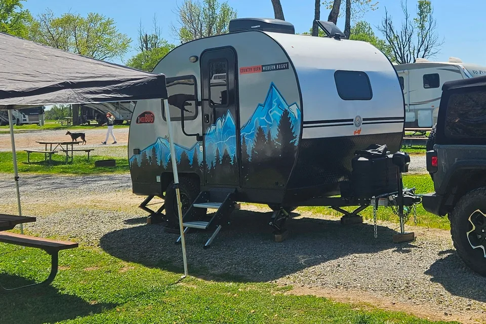 Clayton's Modern Buggy BB12 Travel Trailer