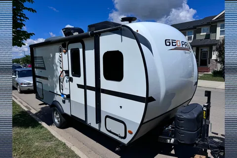 Julia's GeoPro 16BH SUV Towable