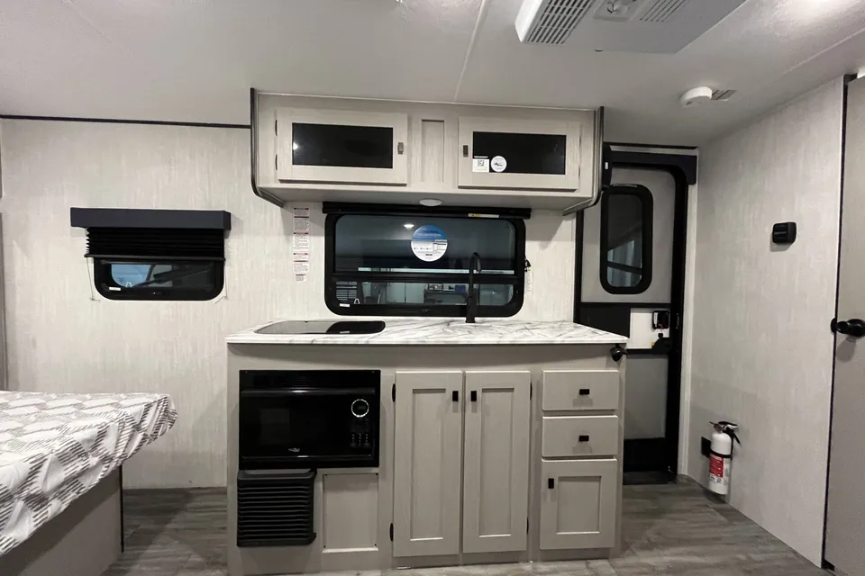 Kitty's Coachmen Remote "Adventure"