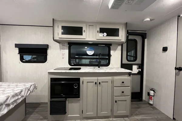 Kitty's Coachmen Remote "Adventure"