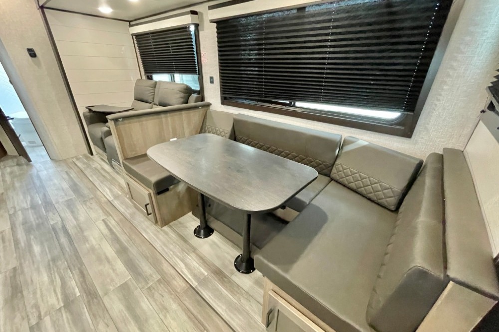 BRAND NEW 2024 Jayco Jay Flight Travel Trailer