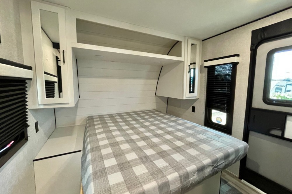 BRAND NEW 2024 Jayco Jay Flight Travel Trailer