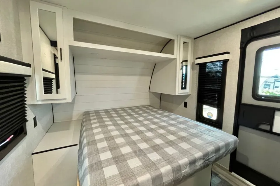 BRAND NEW 2024 Jayco Jay Flight Travel Trailer