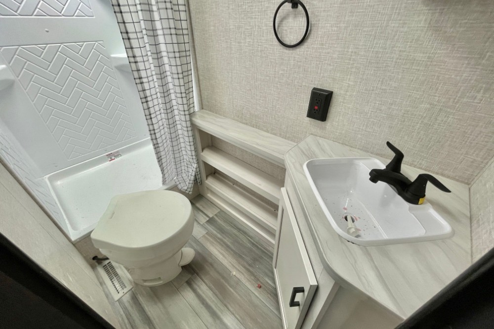 BRAND NEW 2024 Jayco Jay Flight Travel Trailer