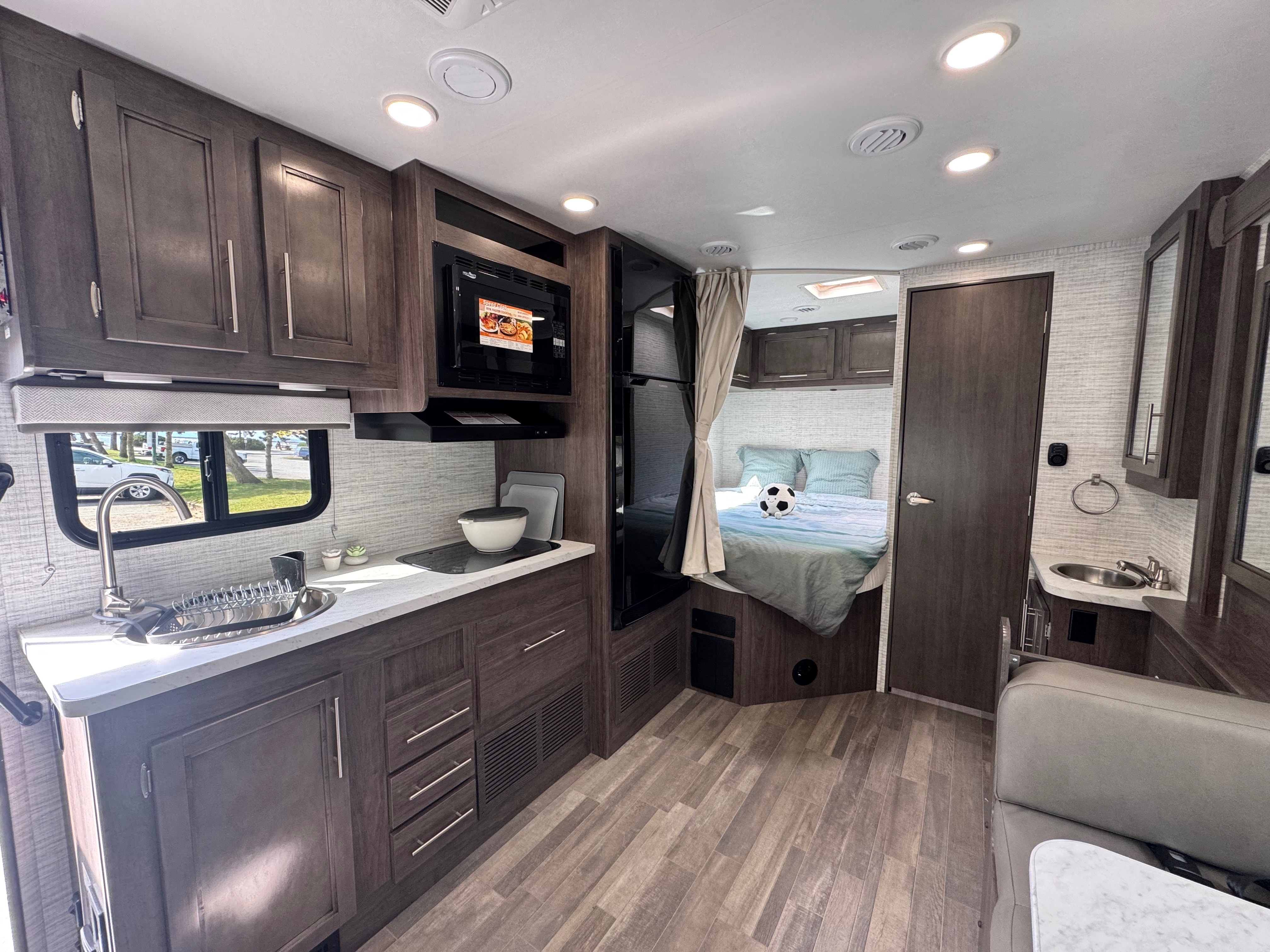 2025 ODYSSEY Chevrolet Class C 22A
