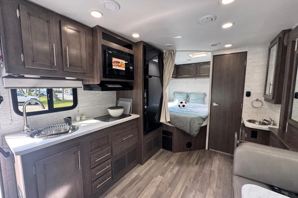 2025 ODYSSEY Chevrolet Class C 22A