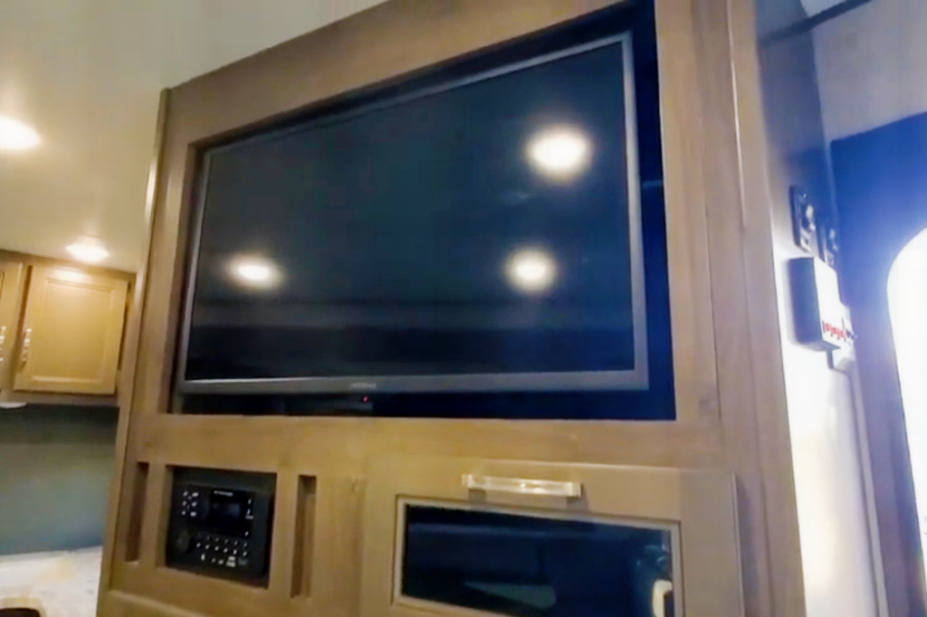 Klassen's Jayco Jayflight SLX8 Travel Trailer 275RLSW Rocky Mountain Edition