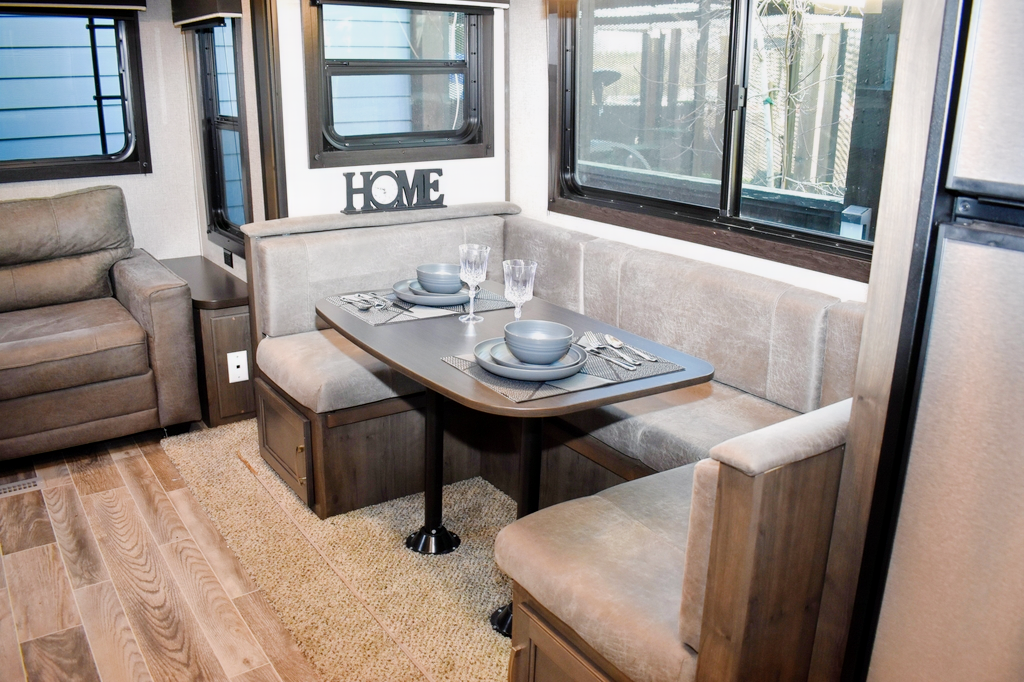 Klassen's Jayco Jayflight SLX8 Travel Trailer 275RLSW Rocky Mountain Edition