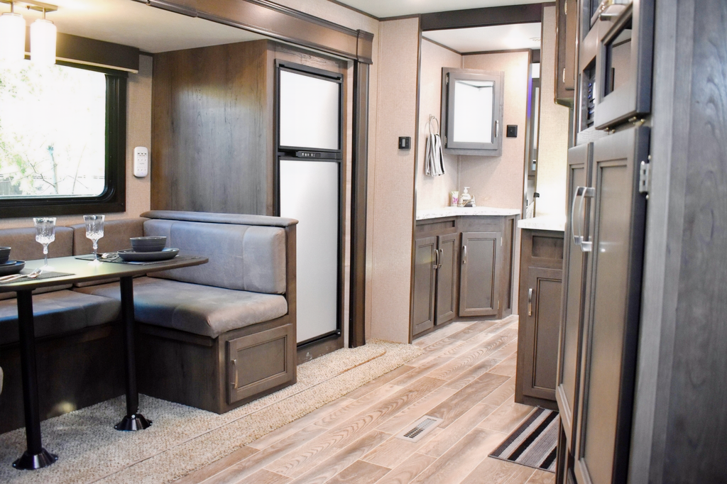 Klassen's Jayco Jayflight SLX8 Travel Trailer 275RLSW Rocky Mountain Edition