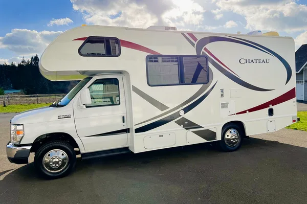 Ovi's Thor Motor Coach Chateau 22E