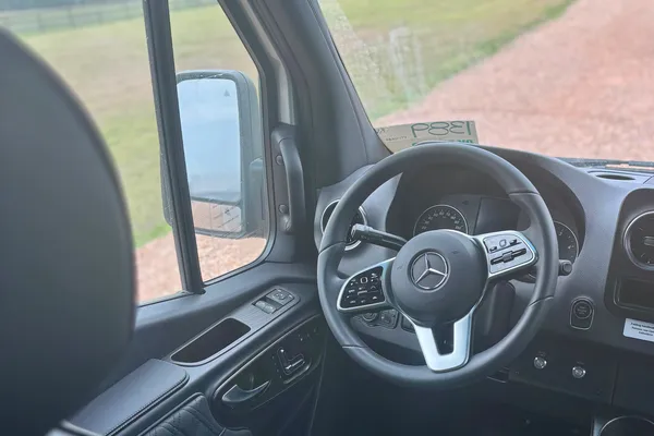 Mercedes-Benz V Cruise OG Luxury Coach
