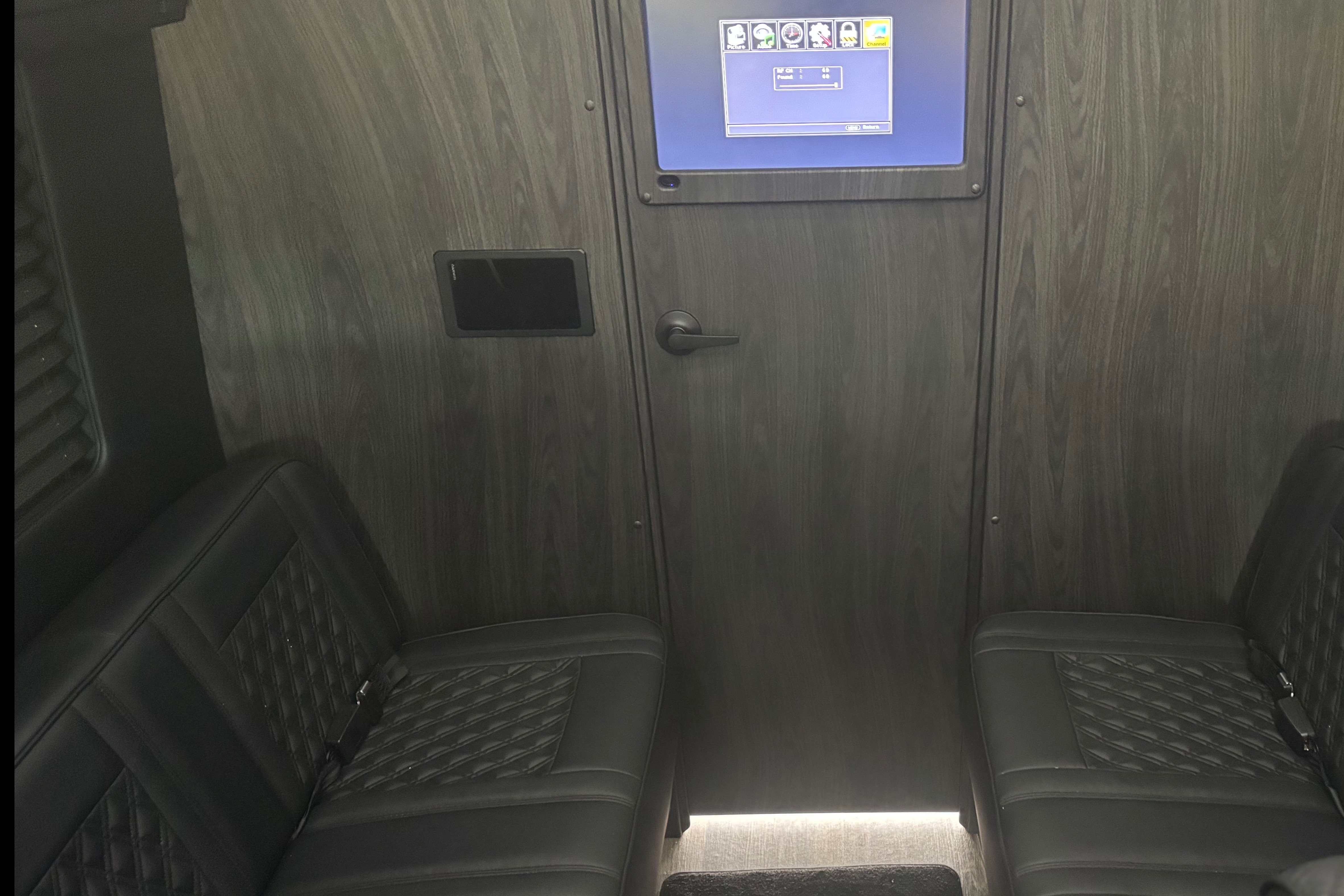 Mercedes-Benz V Cruise OG Luxury Coach