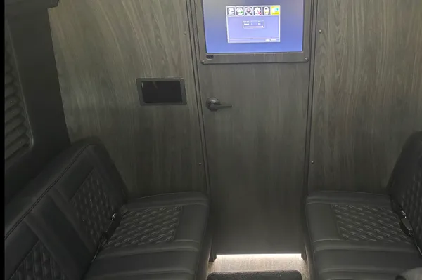 Mercedes-Benz V Cruise OG Luxury Coach