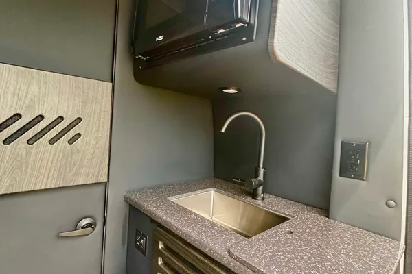 Mercedes-Benz V Cruise OG Luxury Coach