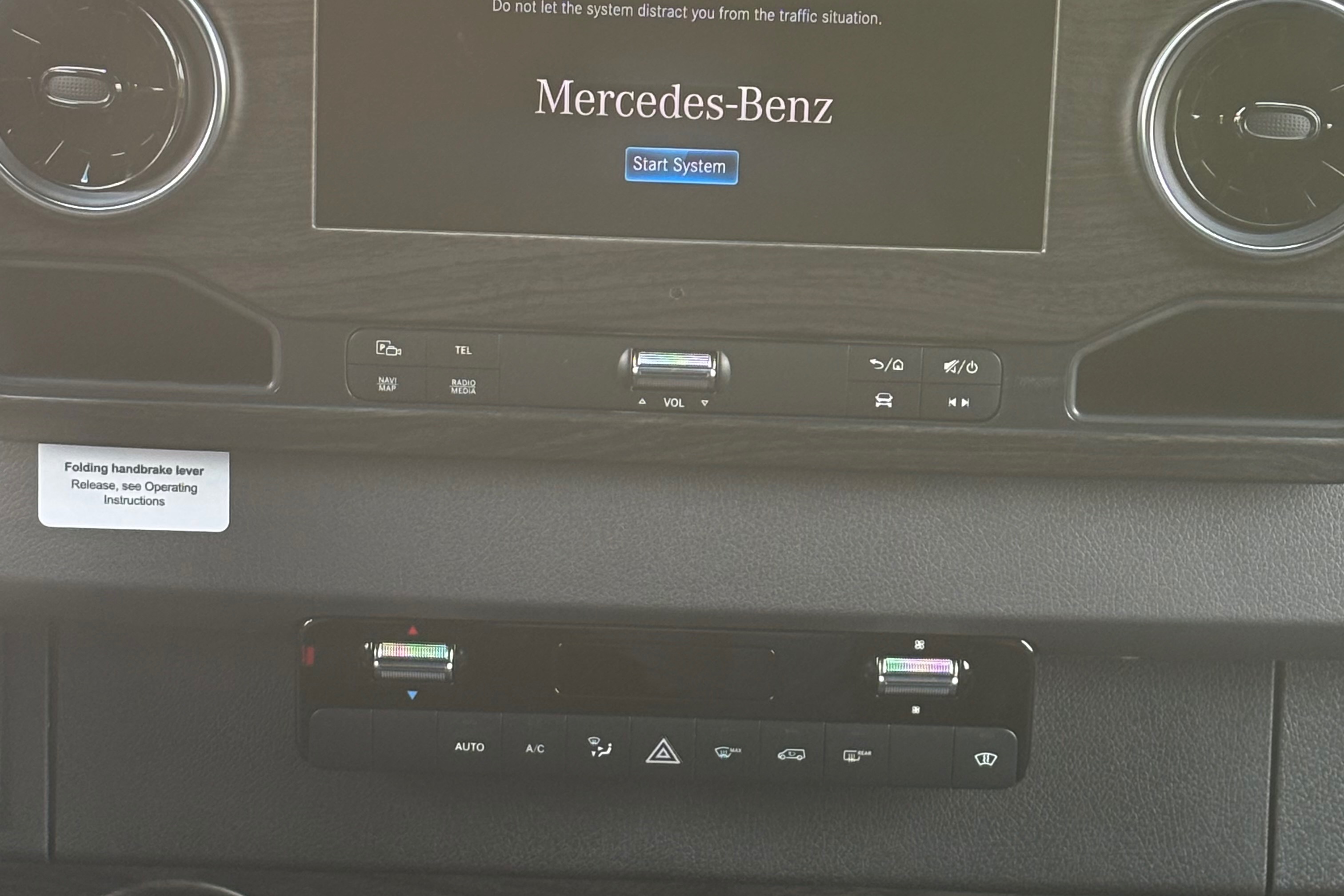 Mercedes-Benz V Cruise OG Luxury Coach