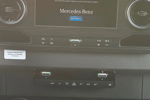 Mercedes-Benz V Cruise OG Luxury Coach