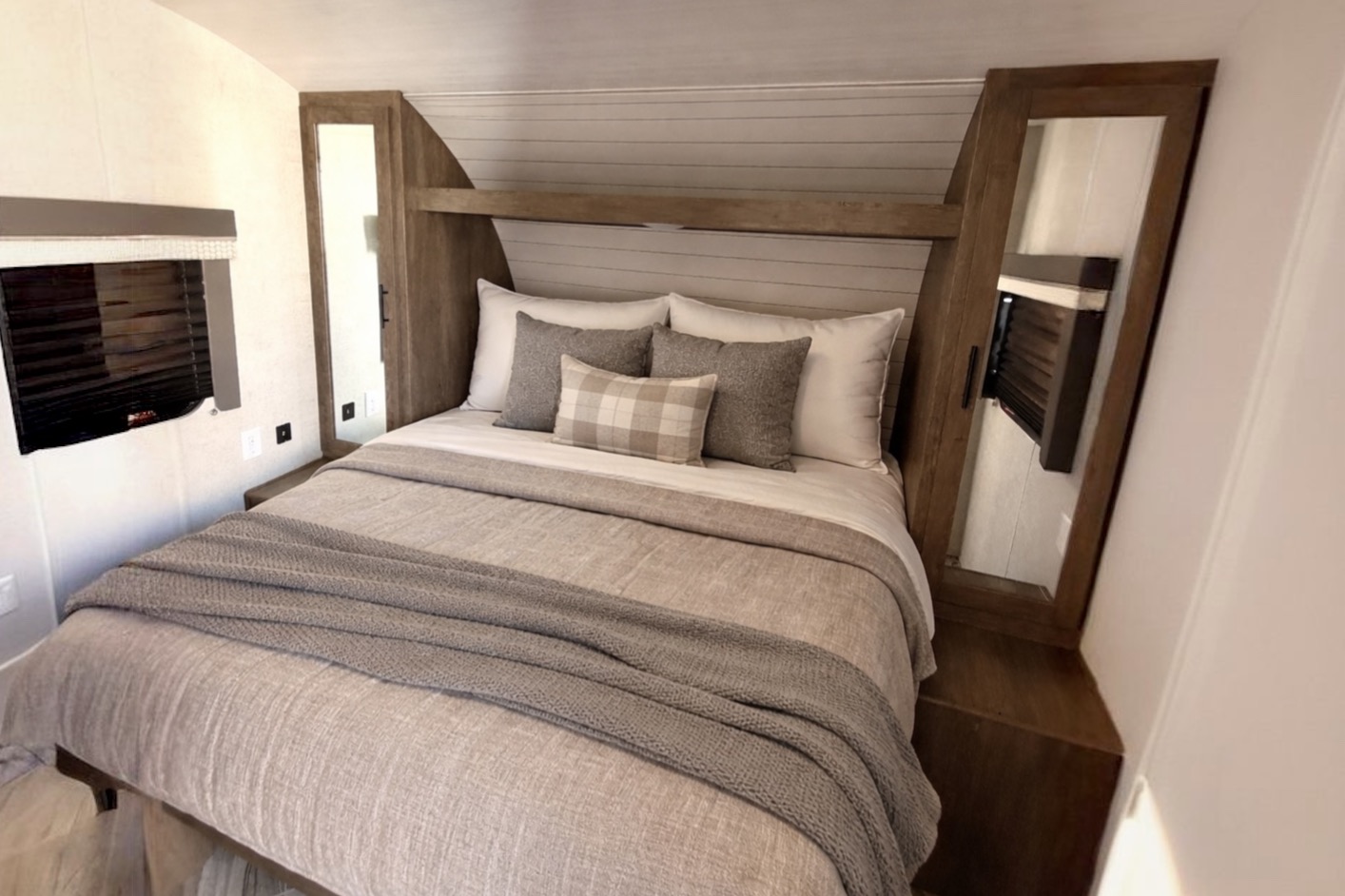 4-Bunk Hideaway + Queen suite • Two Bedrooms. Sleeps 10
