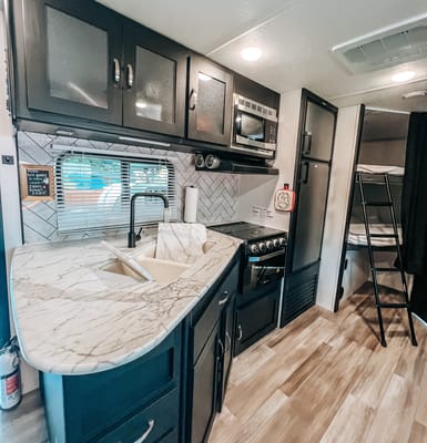 Mountain Peak Family + Pet friendly Bunkhouse!