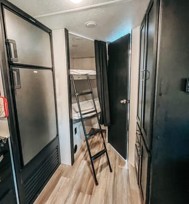 Mountain Peak Family + Pet friendly Bunkhouse!