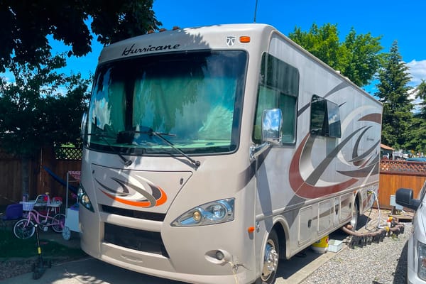 Bubbles - Thor Motor Coach Hurricane Class A