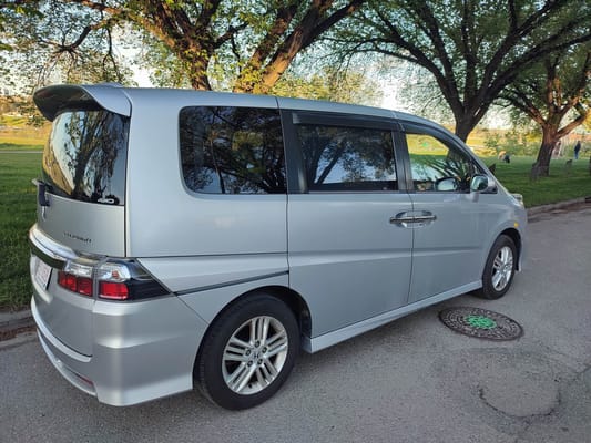 Honda Campervan (8 seats/2 sleeps)Park Pass+Airport pickup (US/Canada)