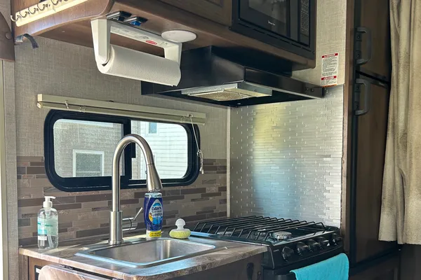 Homan’s Coachmen Freelander Class C