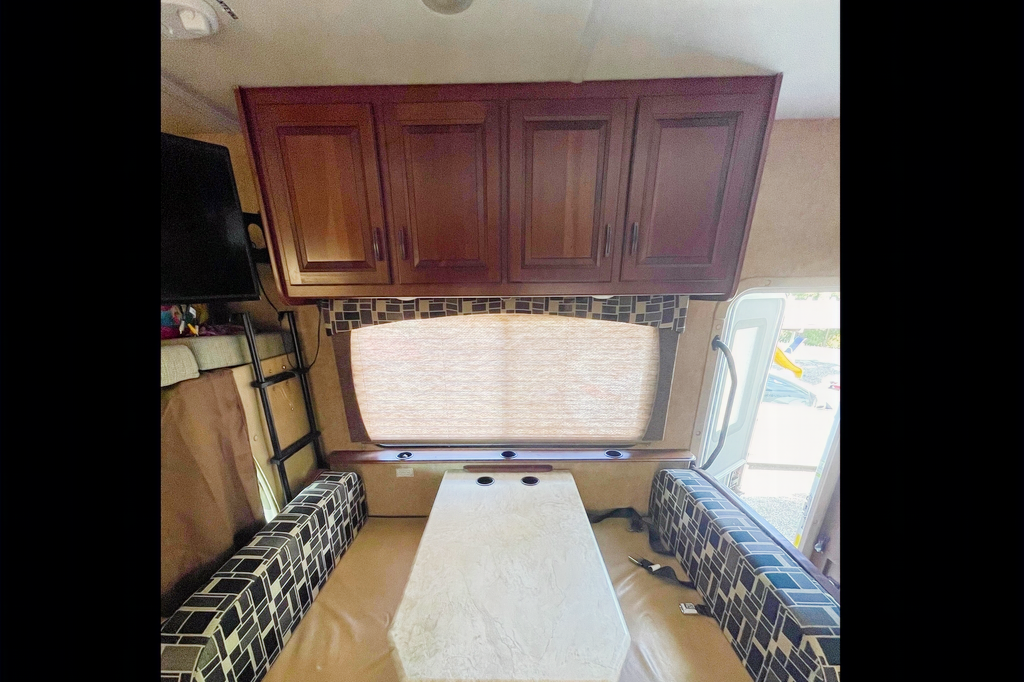Great Family Camper with Bunkhouse