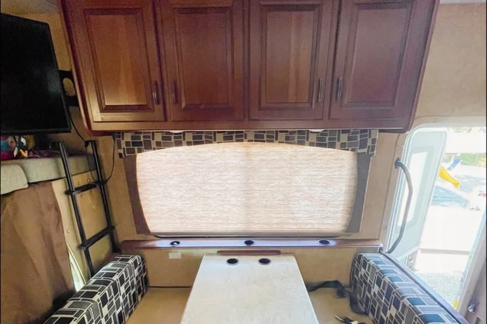 Great Family Camper with Bunkhouse