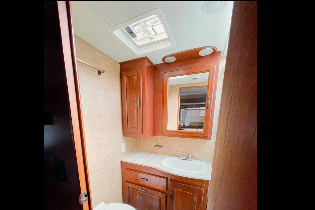 Great Family Camper with Bunkhouse