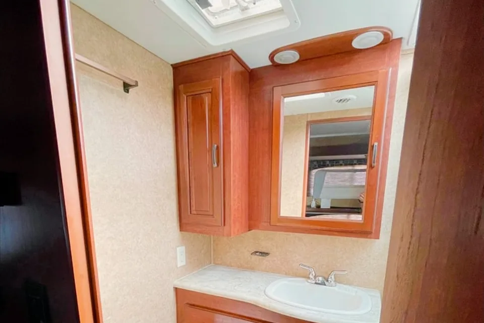 Great Family Camper with Bunkhouse