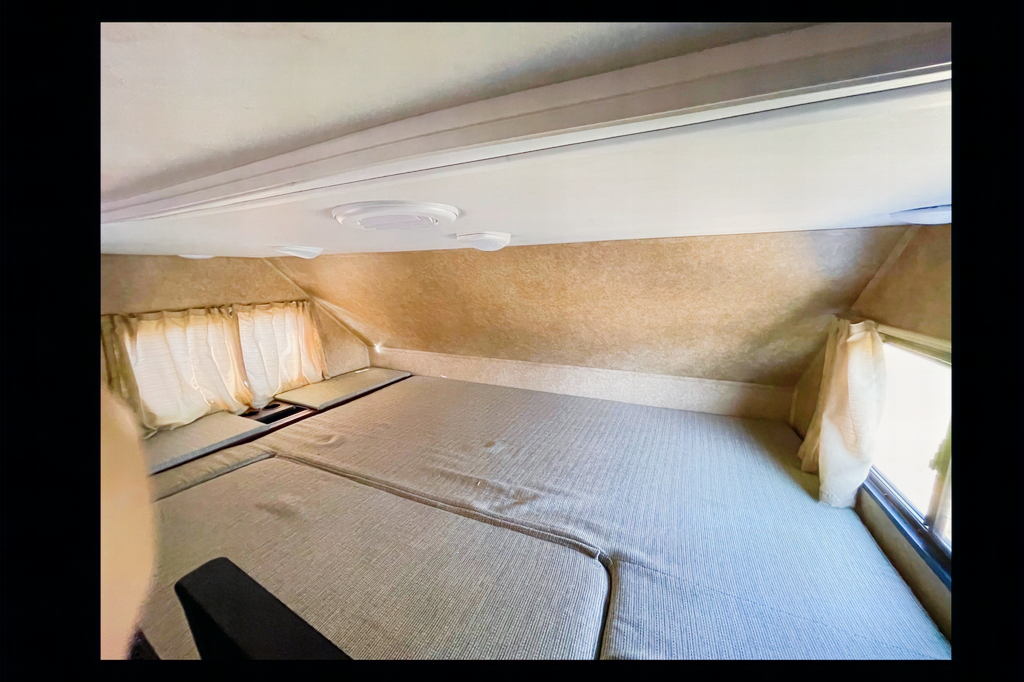 Great Family Camper with Bunkhouse