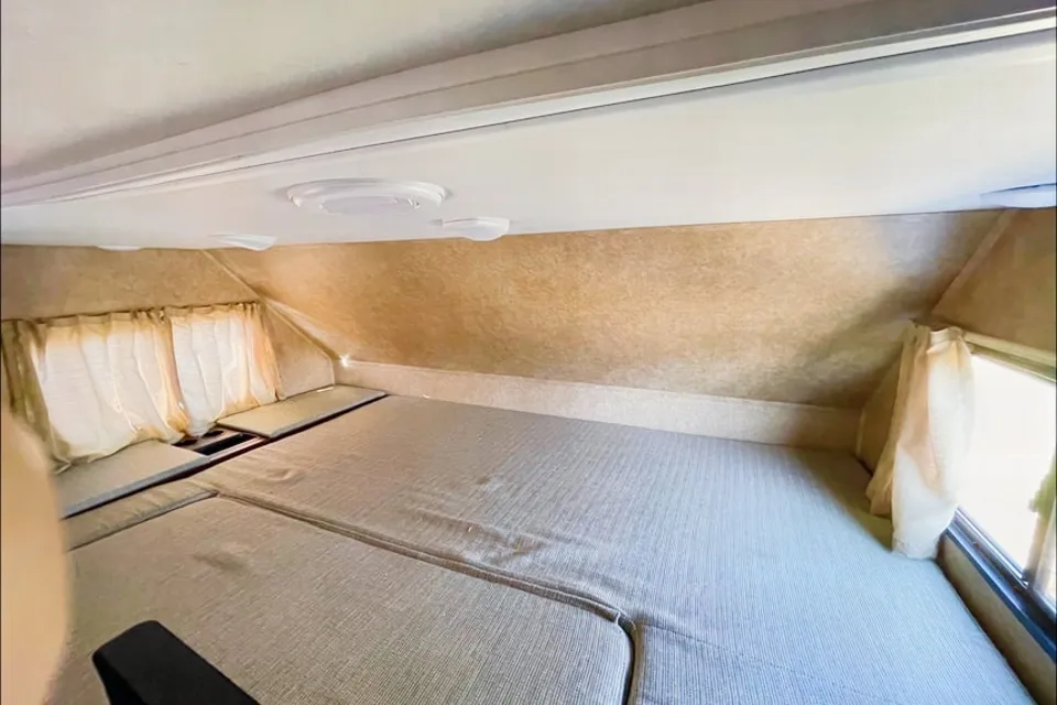 Great Family Camper with Bunkhouse