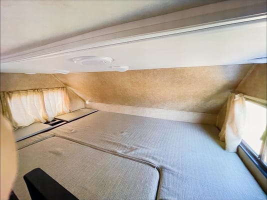 Great Family Camper with Bunkhouse
