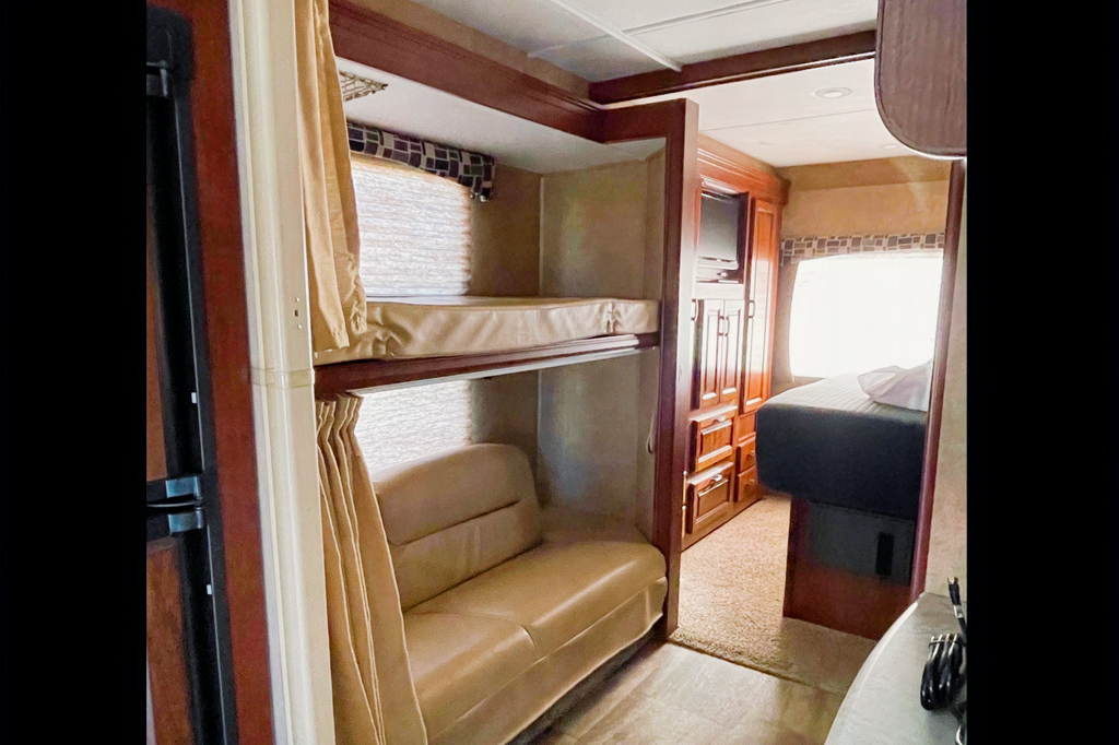 Great Family Camper with Bunkhouse