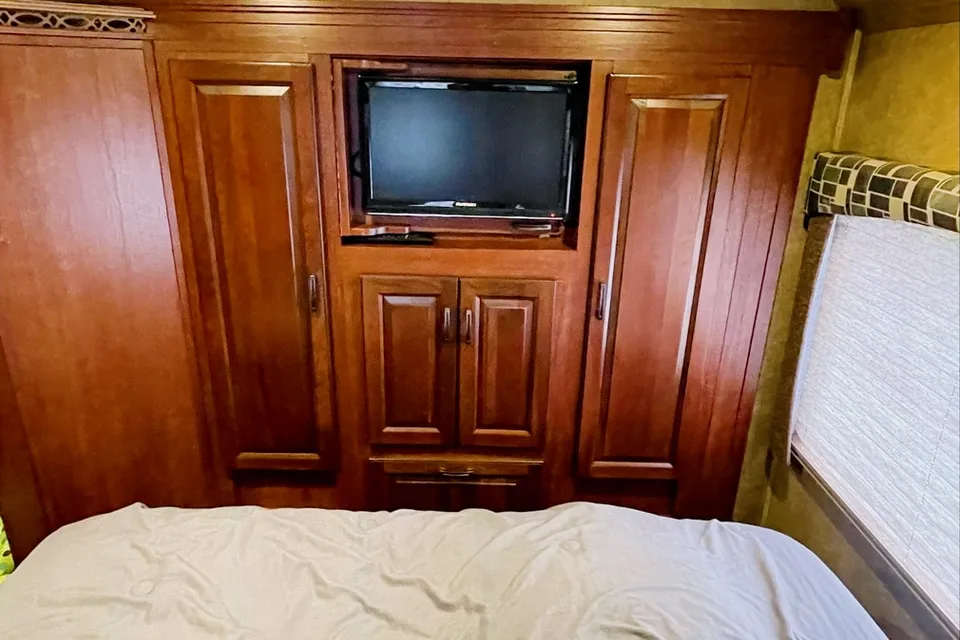 Great Family Camper with Bunkhouse
