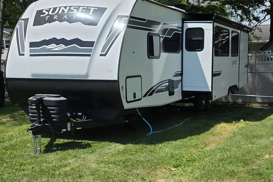 Luxury 2025 Crossroads Sunset Trail 331BH Travel Trailer