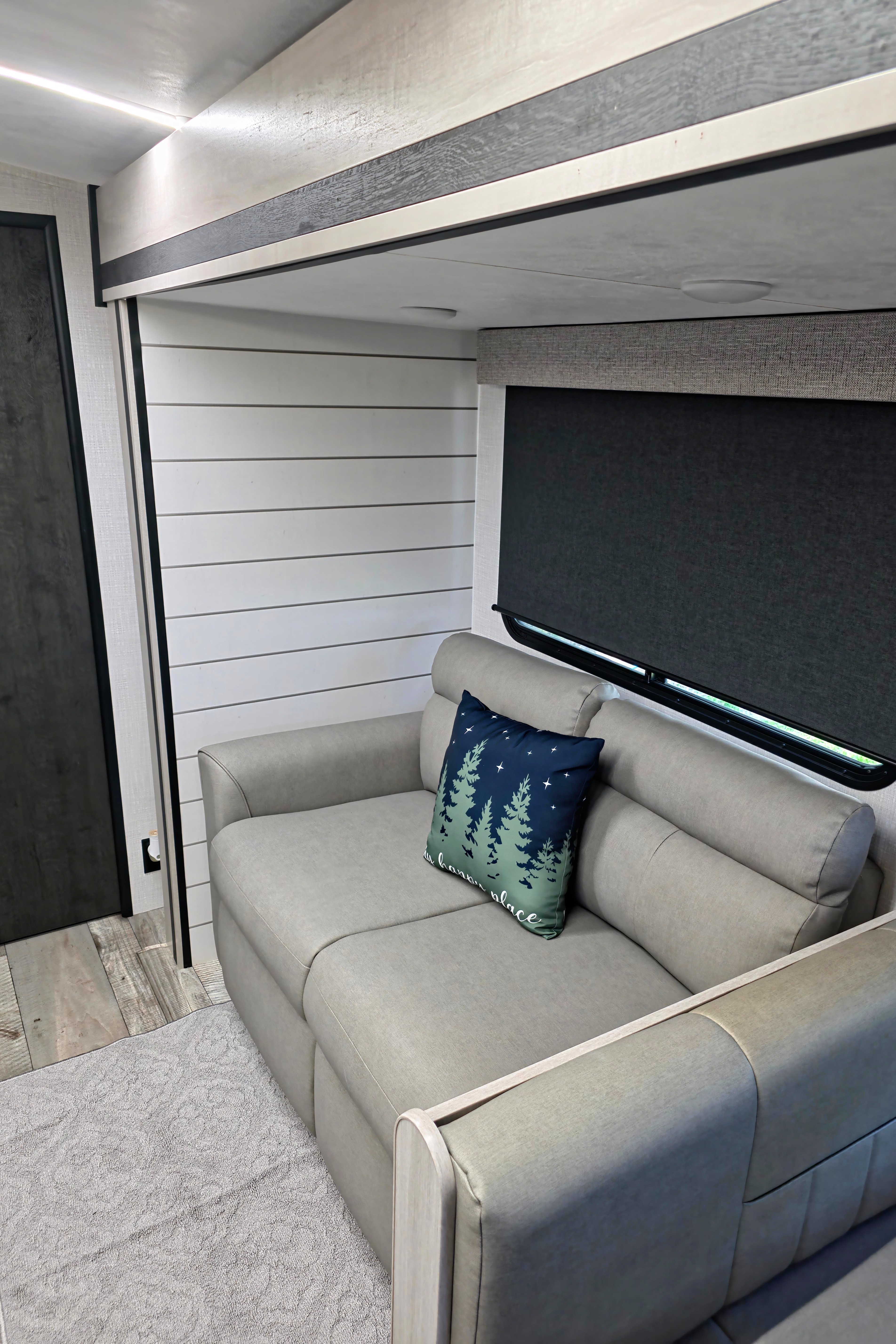 Luxury 2025 Crossroads Sunset Trail 331BH Travel Trailer