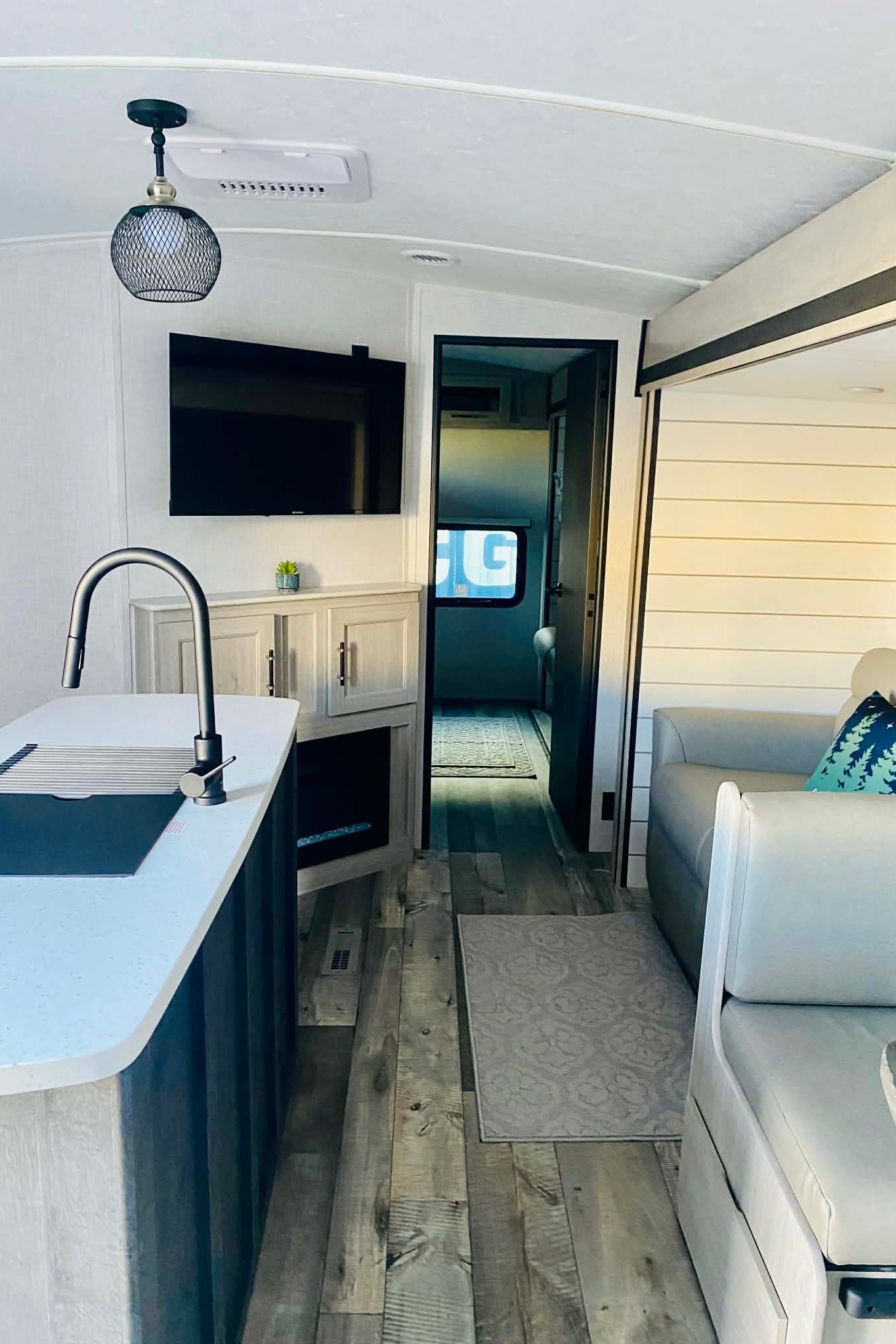 Luxury 2025 Crossroads Sunset Trail 331BH Travel Trailer